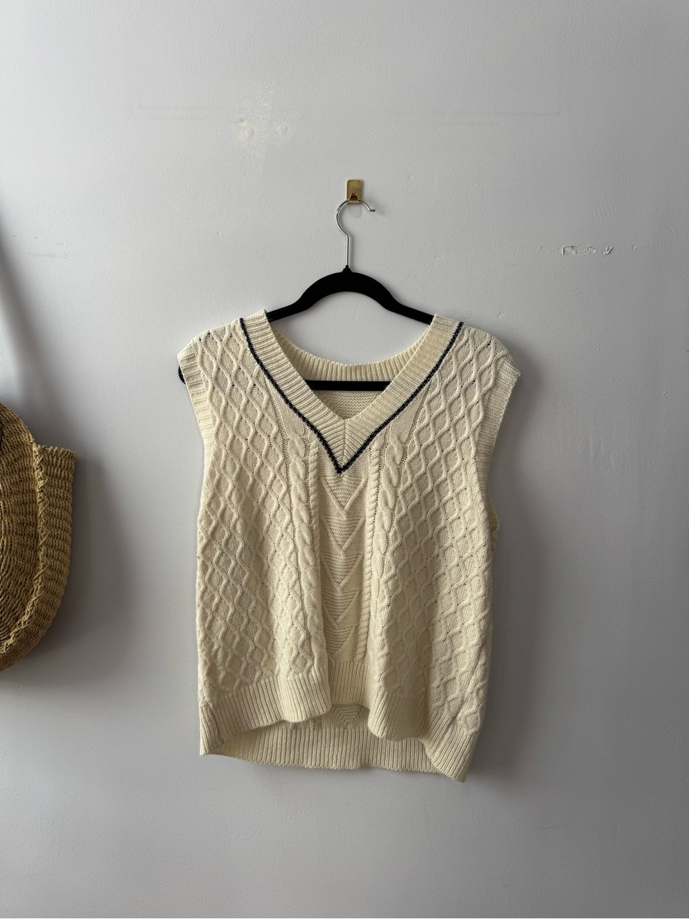 SHEIN Cream Cable Knit V-Neck Sweater Vest with Navy Trim